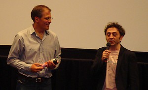 ロベルト・スネイデル監督(左)とPDのアルベルト・カレロ・ルゴ氏(右)
