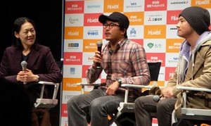 左:林加奈子ディレクター　中央:ヤン・イクチュン監督　右:イ・ファン氏