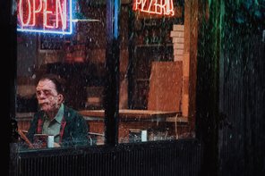 『顔を捨てた男』場面画像2