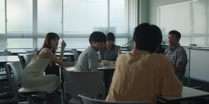 『よそ者の会（2025）』場面画像2